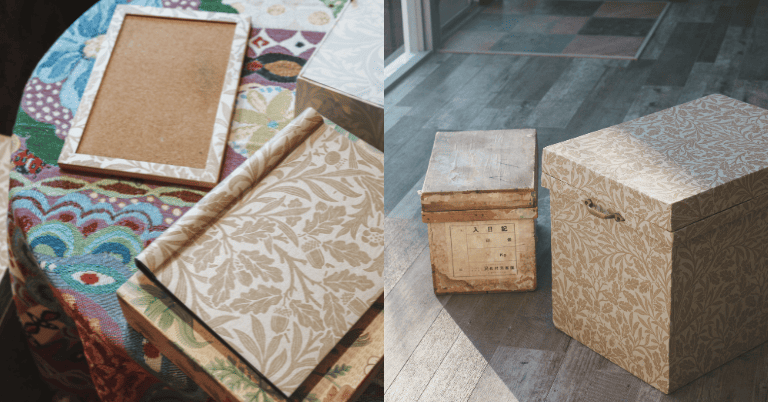 ウィリアム・モリス柄の壁紙を貼った収納ボックスやブックカバー、フォトフレームを並べたDIYアレンジ例