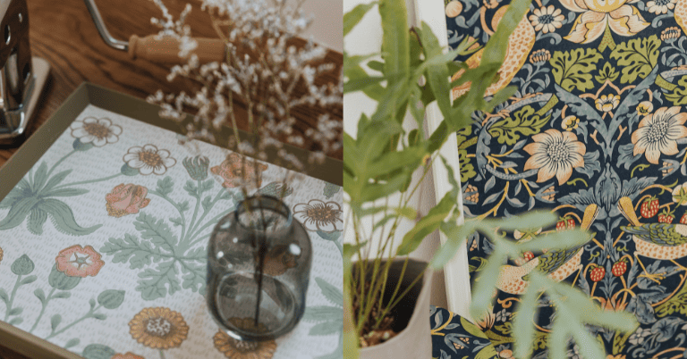 ウィリアム・モリス柄の壁紙コーディネート例。花柄トレイやガラスベース、観葉植物と鳥や花モチーフの壁紙を組み合わせたインテリア
